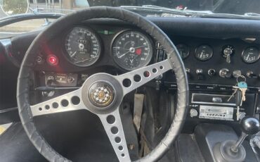 Jaguar-E-type-1967-Silver-Black-37