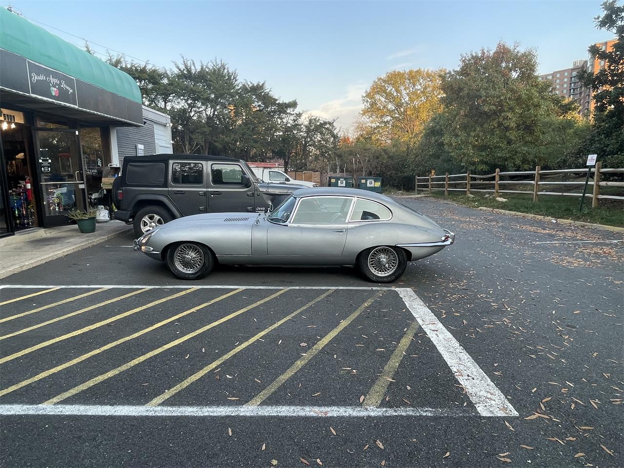 Jaguar-E-type-1967-Silver-Black-4
