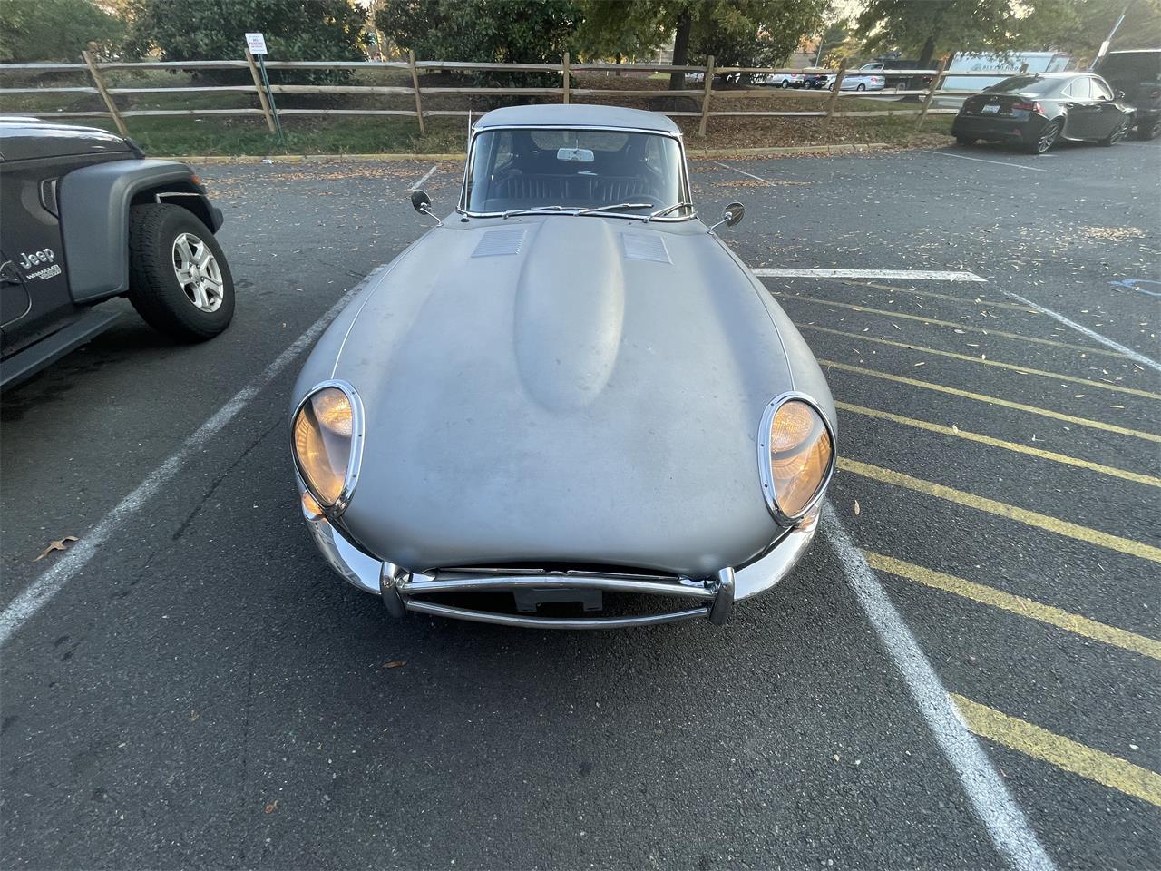 Jaguar-E-type-1967-Silver-Black-9