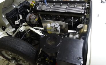 Jaguar-E-type-1969-Old-english-white-Tan-2