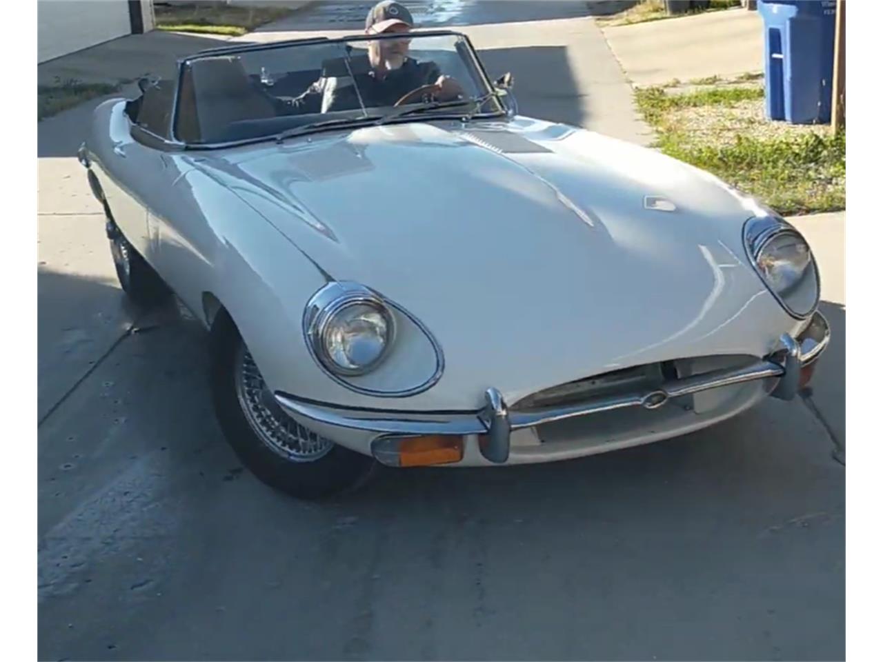 Jaguar-E-type-1969-Old-english-white-Tan-22
