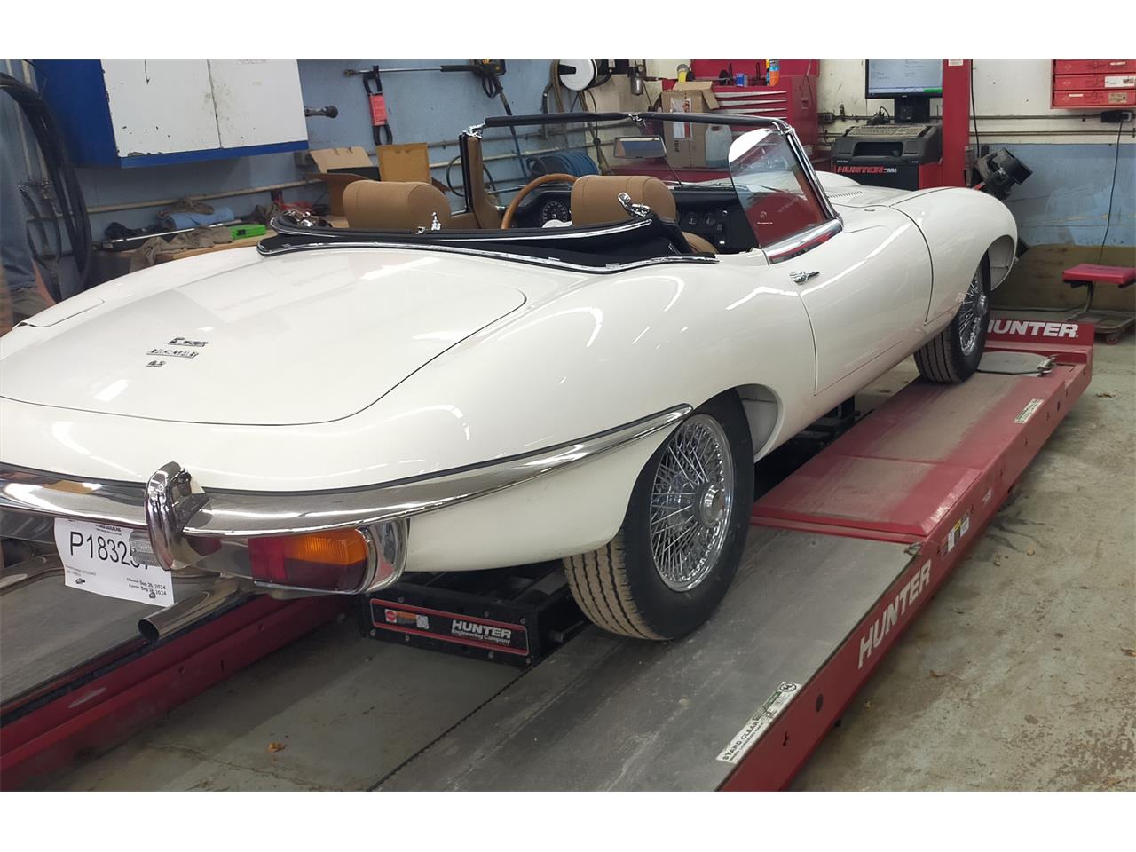 Jaguar-E-type-1969-Old-english-white-Tan-6