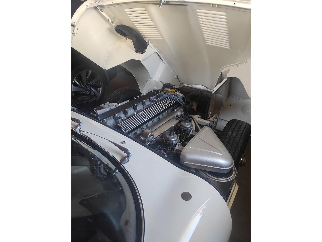 Jaguar-E-type-1969-Old-english-white-Tan-7