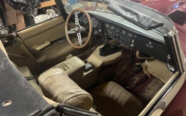 Jaguar-E-type-1969-Red-Beige-2