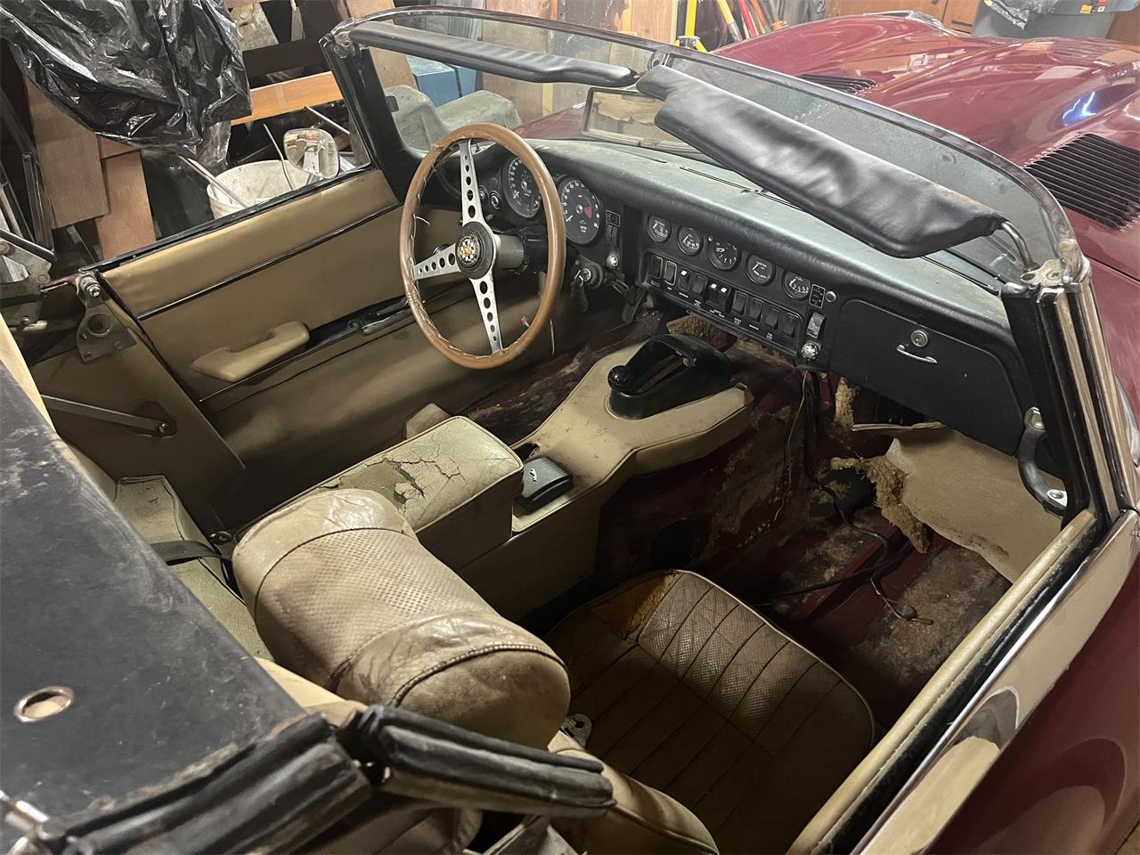 Jaguar-E-type-1969-Red-Beige-2