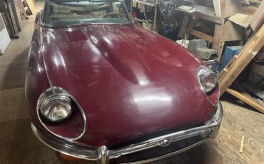 Jaguar-E-type-1969-Red-Beige