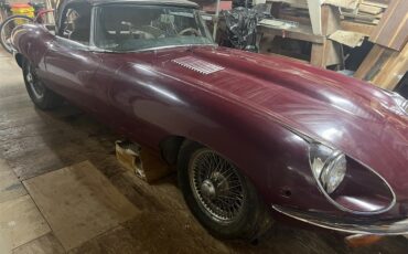 Jaguar-E-type-1969-Red-Beige-5