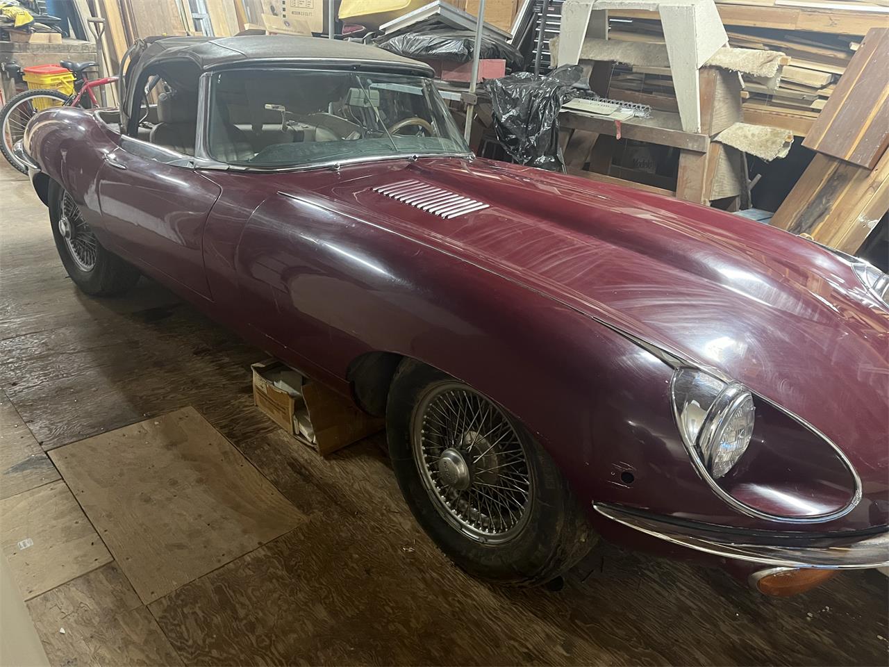 Jaguar-E-type-1969-Red-Beige-5
