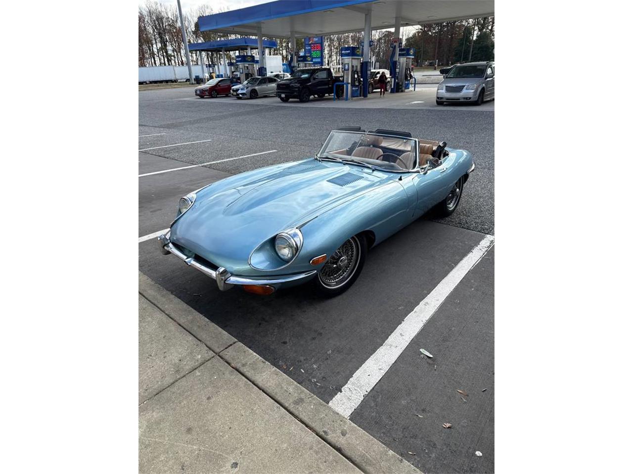 Jaguar-E-type-1969-Silver-Blue-Metallic-Tan-1