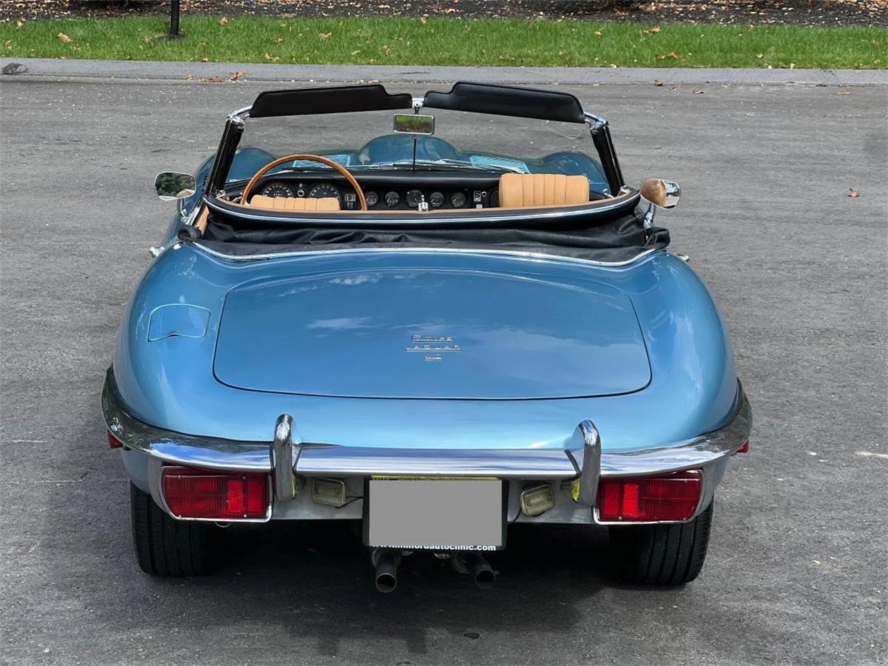 Jaguar-E-type-1969-Silver-Blue-Metallic-Tan-4