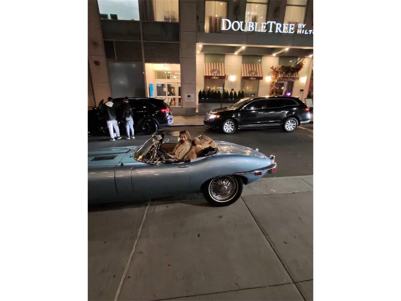 Jaguar-E-type-1969-Silver-Blue-Metallic-Tan-7