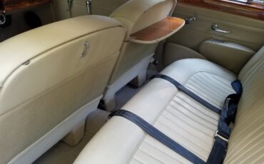Jaguar-MARK-2-TOTALLY-REBUILT-NEW-ENGINE-INSIDE-1960-Sedan-13