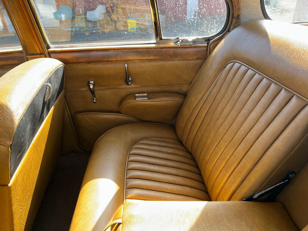 Jaguar-MK2-3.8-1959-Sedan-10