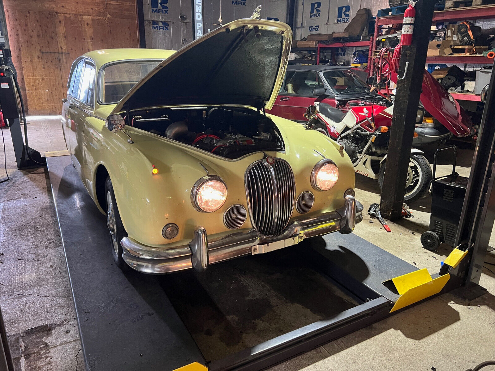 Jaguar-MK2-3.8-1959-Sedan-29