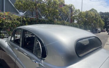 Jaguar-Mark-IX-1961-13