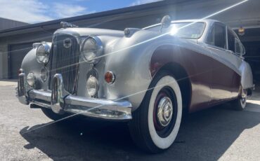 Jaguar-Mark-IX-1961-17