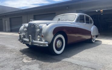 Jaguar-Mark-IX-1961-2
