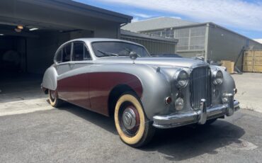 Jaguar-Mark-IX-1961-3
