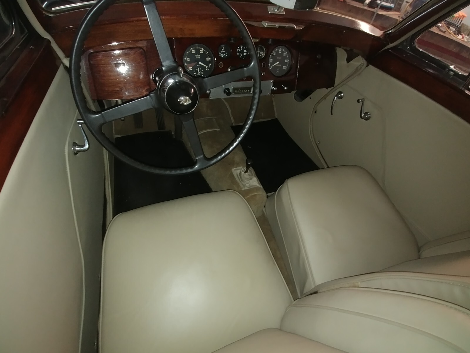 Jaguar-Mark-V-1951-Coupe-32