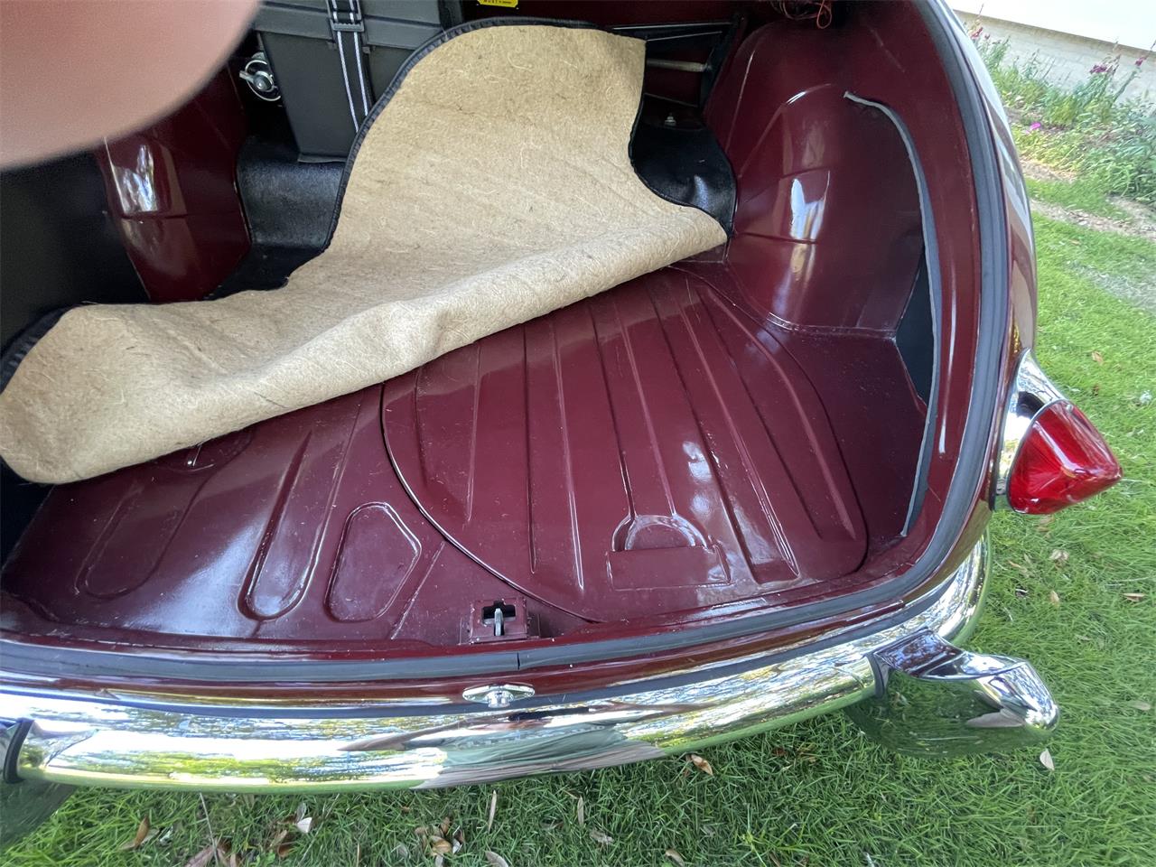 Jaguar-Mark-i-1958-Imperial-Maroon-Tan-10