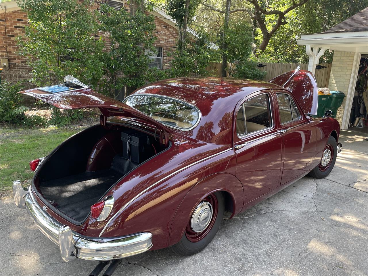 Jaguar-Mark-i-1958-Imperial-Maroon-Tan-16