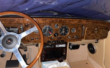 Jaguar-Mark-i-1958-Imperial-Maroon-Tan-17