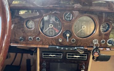Jaguar-Mark-i-1958-Imperial-Maroon-Tan-18