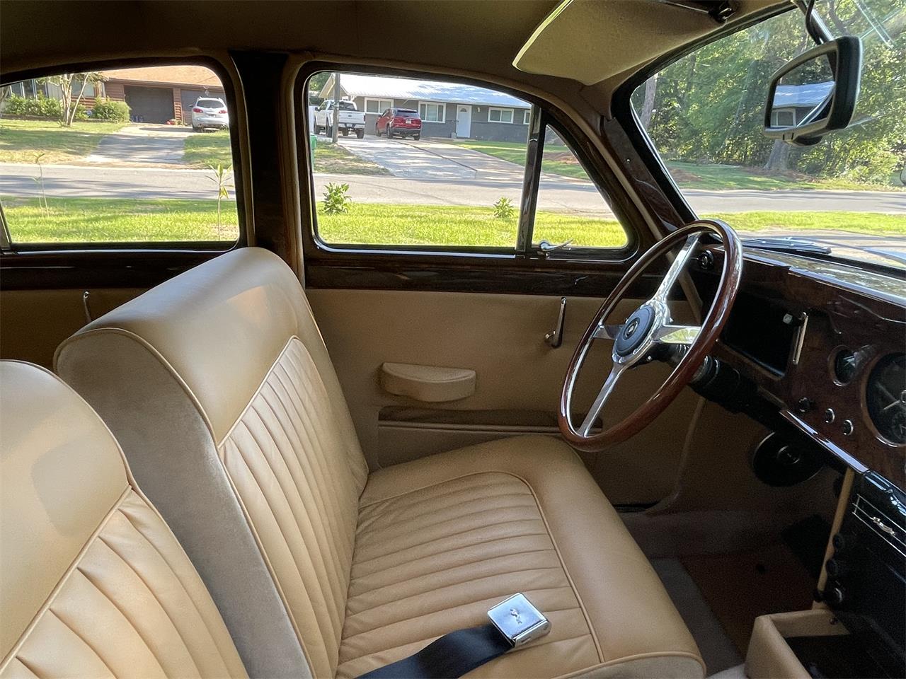 Jaguar-Mark-i-1958-Imperial-Maroon-Tan-23