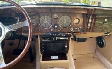 Jaguar-Mark-i-1958-Imperial-Maroon-Tan-26