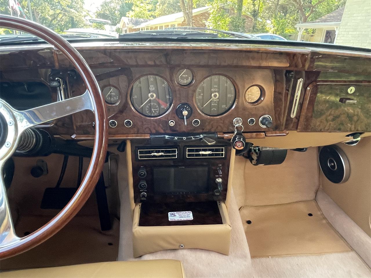 Jaguar-Mark-i-1958-Imperial-Maroon-Tan-26