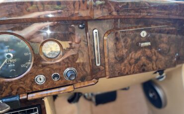 Jaguar-Mark-i-1958-Imperial-Maroon-Tan-27