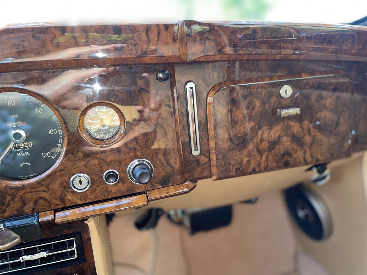 Jaguar-Mark-i-1958-Imperial-Maroon-Tan-27