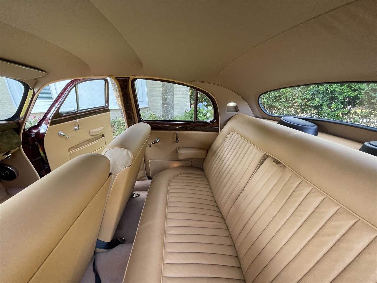 Jaguar-Mark-i-1958-Imperial-Maroon-Tan-30