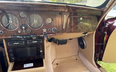Jaguar-Mark-i-1958-Imperial-Maroon-Tan-32
