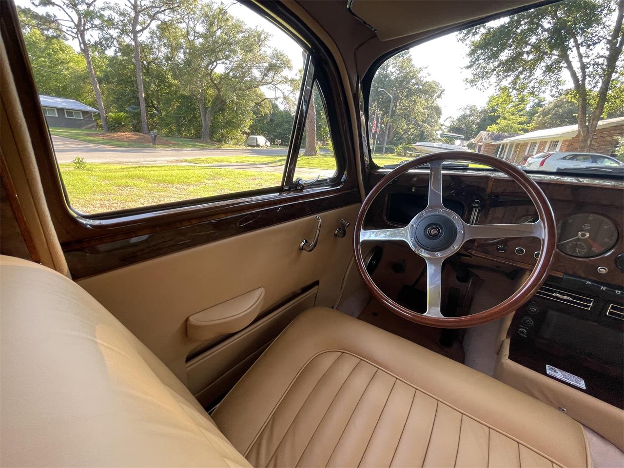 Jaguar-Mark-i-1958-Imperial-Maroon-Tan-34