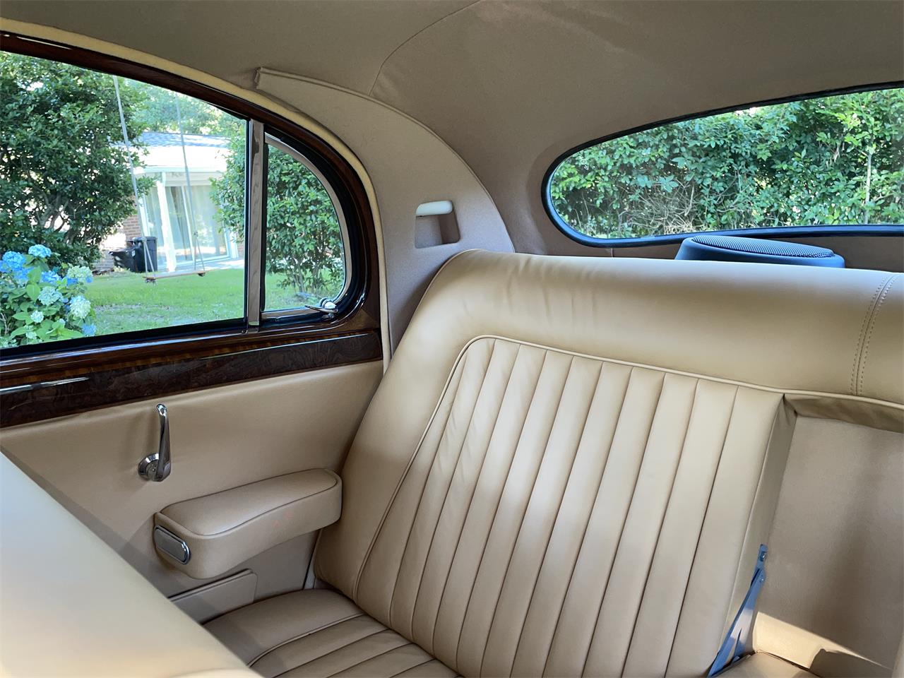 Jaguar-Mark-i-1958-Imperial-Maroon-Tan-35