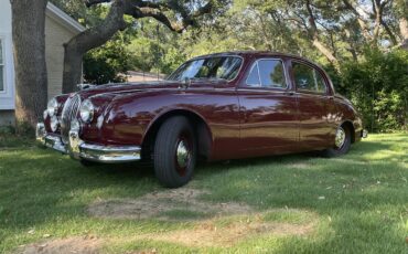 Jaguar-Mark-i-1958-Imperial-Maroon-Tan-4