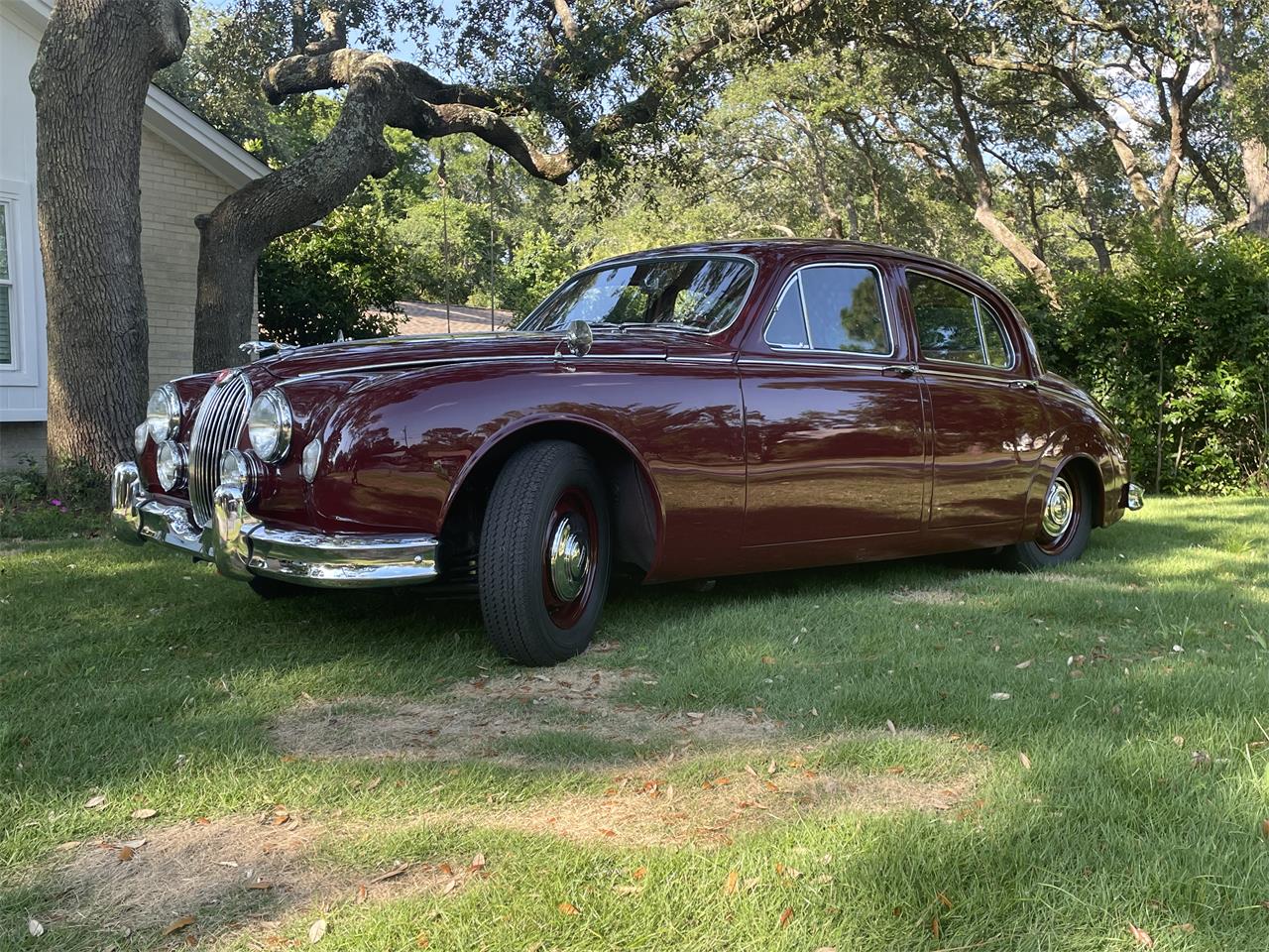 Jaguar-Mark-i-1958-Imperial-Maroon-Tan-4