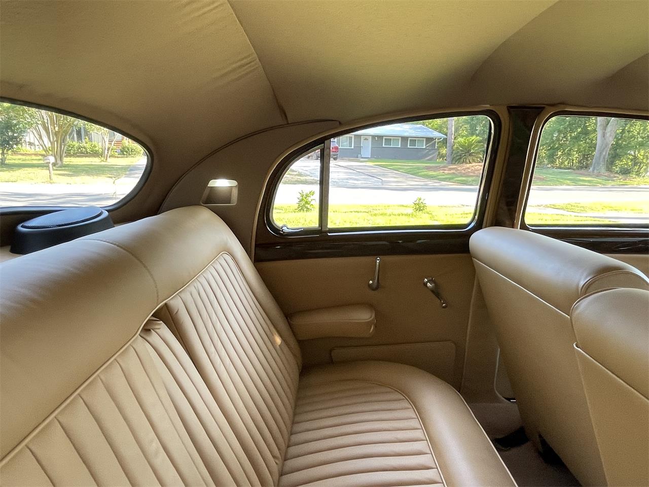 Jaguar-Mark-i-1958-Imperial-Maroon-Tan-40
