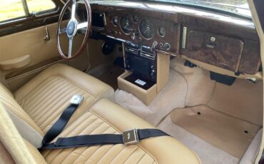 Jaguar-Mark-i-1958-Imperial-Maroon-Tan-41