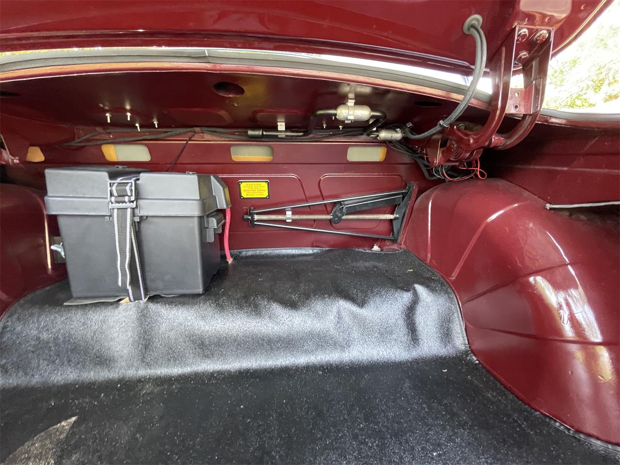 Jaguar-Mark-i-1958-Imperial-Maroon-Tan-55