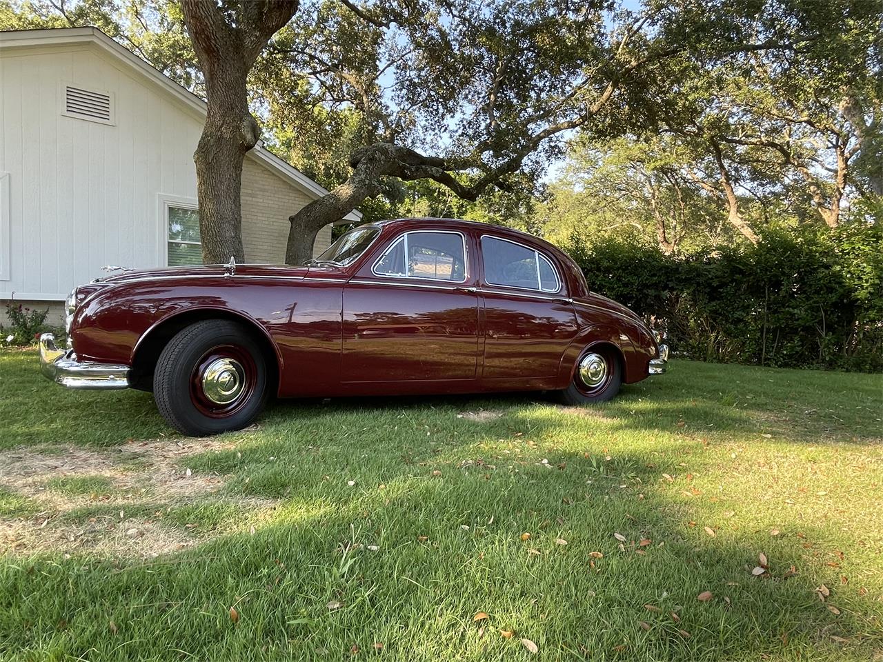 Jaguar-Mark-i-1958-Imperial-Maroon-Tan-7
