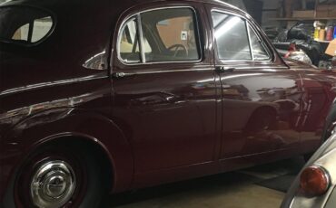 Jaguar-Mark-i-1958-Imperial-Maroon-Tan-8