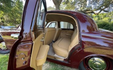 Jaguar-Mark-i-1958-Imperial-Maroon-Tan-9