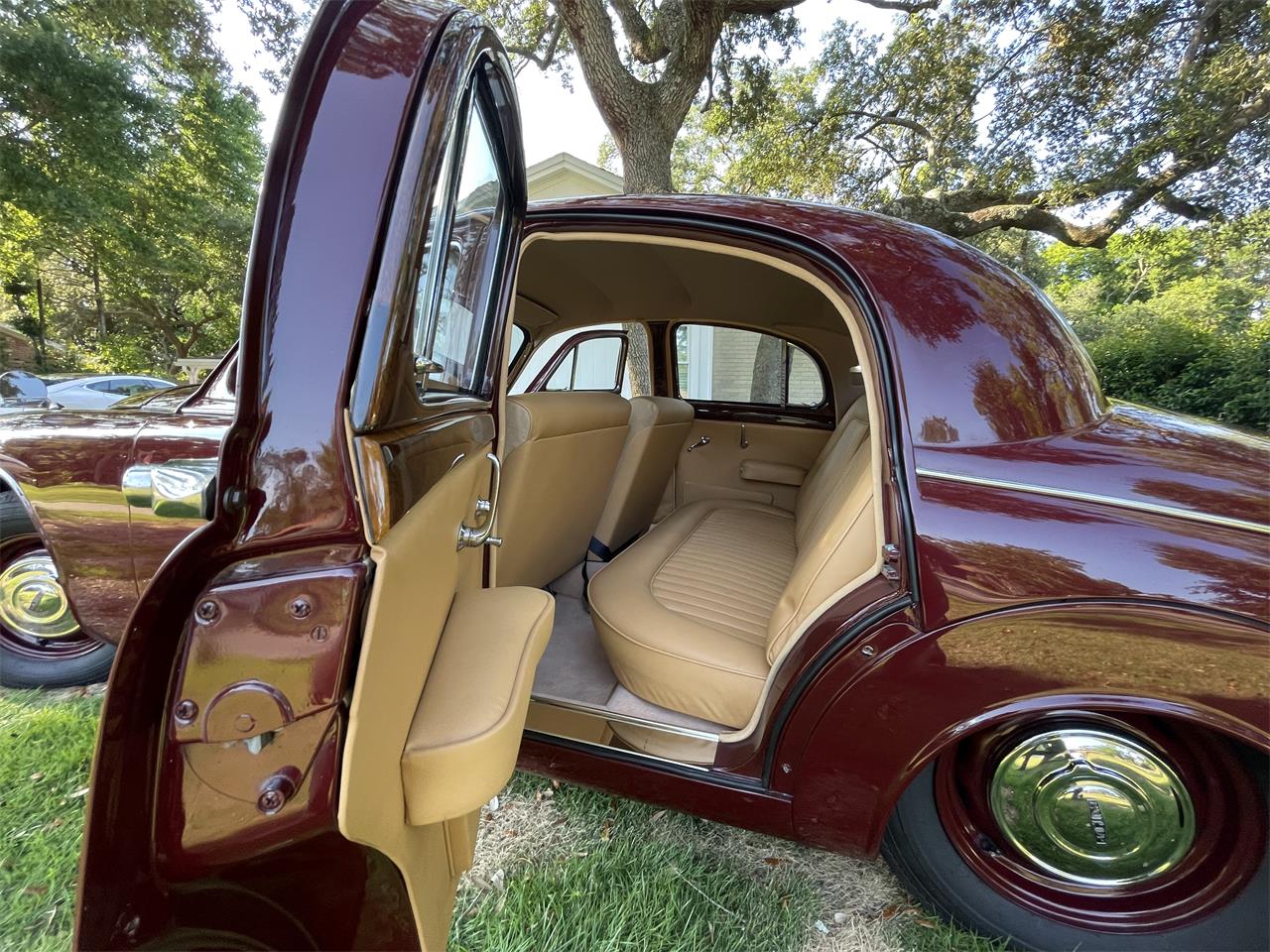 Jaguar-Mark-i-1958-Imperial-Maroon-Tan-9