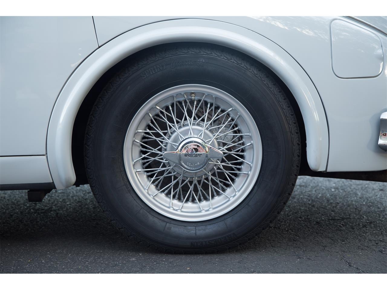Jaguar-Mark-ii-1962-Pearl-Gray-Black-21