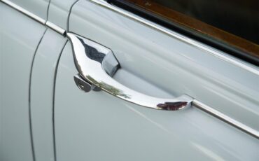 Jaguar-Mark-ii-1962-Pearl-Gray-Black-23