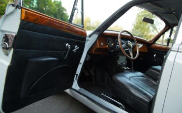 Jaguar-Mark-ii-1962-Pearl-Gray-Black-30
