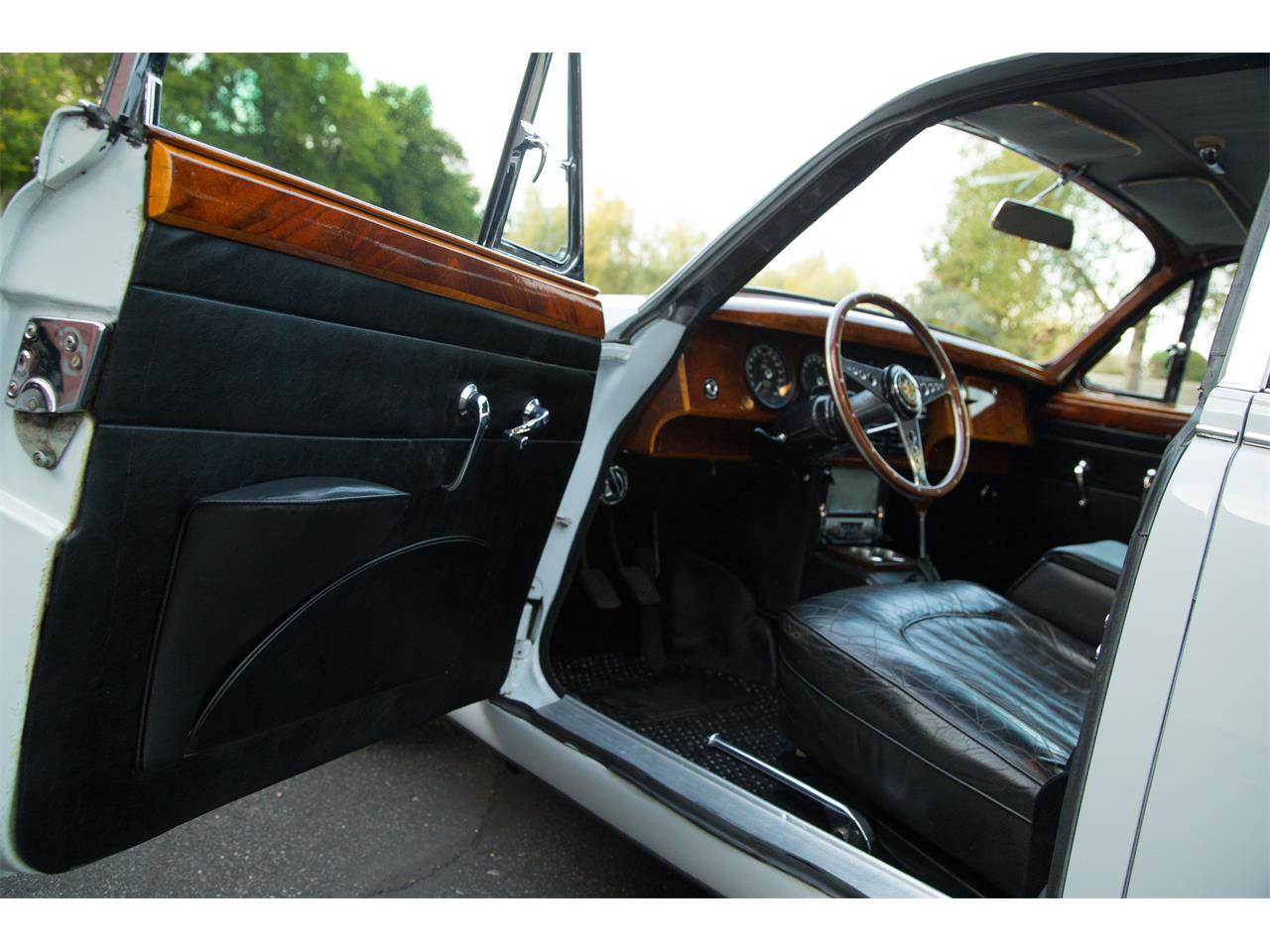 Jaguar-Mark-ii-1962-Pearl-Gray-Black-30