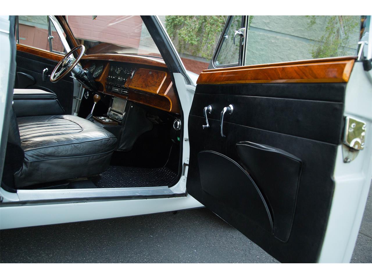 Jaguar-Mark-ii-1962-Pearl-Gray-Black-34